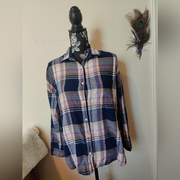 Old Navy flannel button down "boyfriend shirt" (Medium) π©·ππ€π©· - Picture 1 of 16